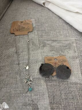 Justin Boots Turquoise and Brown Necklace and Leather Earrings Set